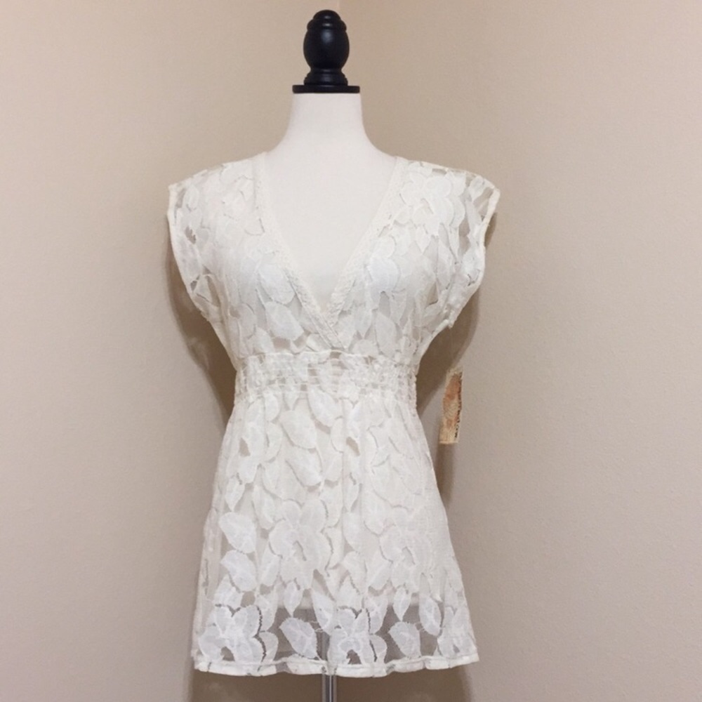 Eyeshadow V-Neck Lace Blouse